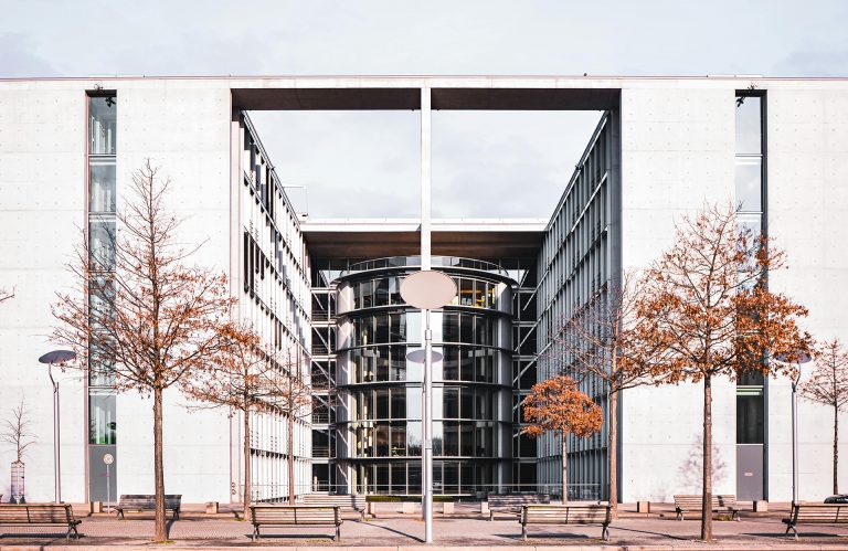 Mehr über den Artikel erfahren Bundestag gibt mehrfach verurteilten Pädokriminellen eine Bühne